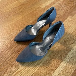 Bandolino pointed toe grey heels